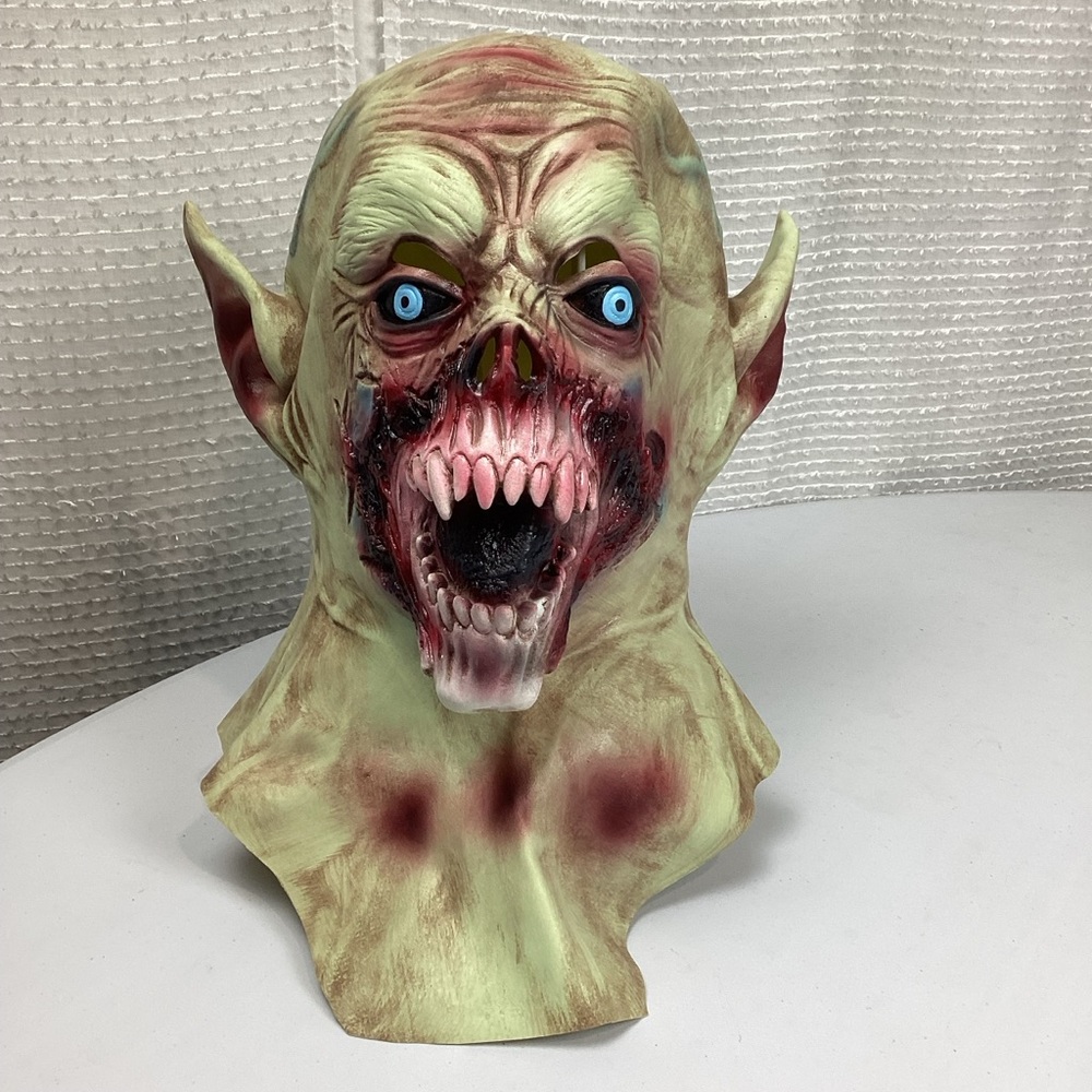 Vampire Zombie Rubber Full Head Halloween Mask New without Tag